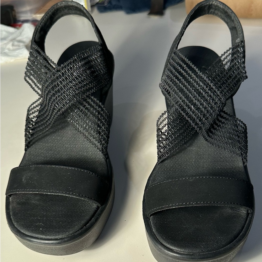 Sketchers Rumble on Black Size 10, slip in wedge